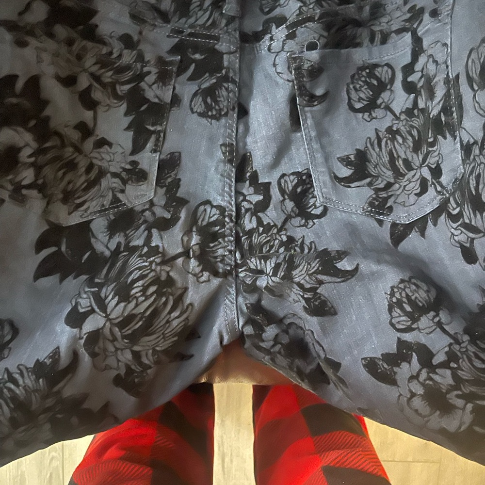 Bandolino Mandie Dark Floral Jeans - Picture 4 of 7